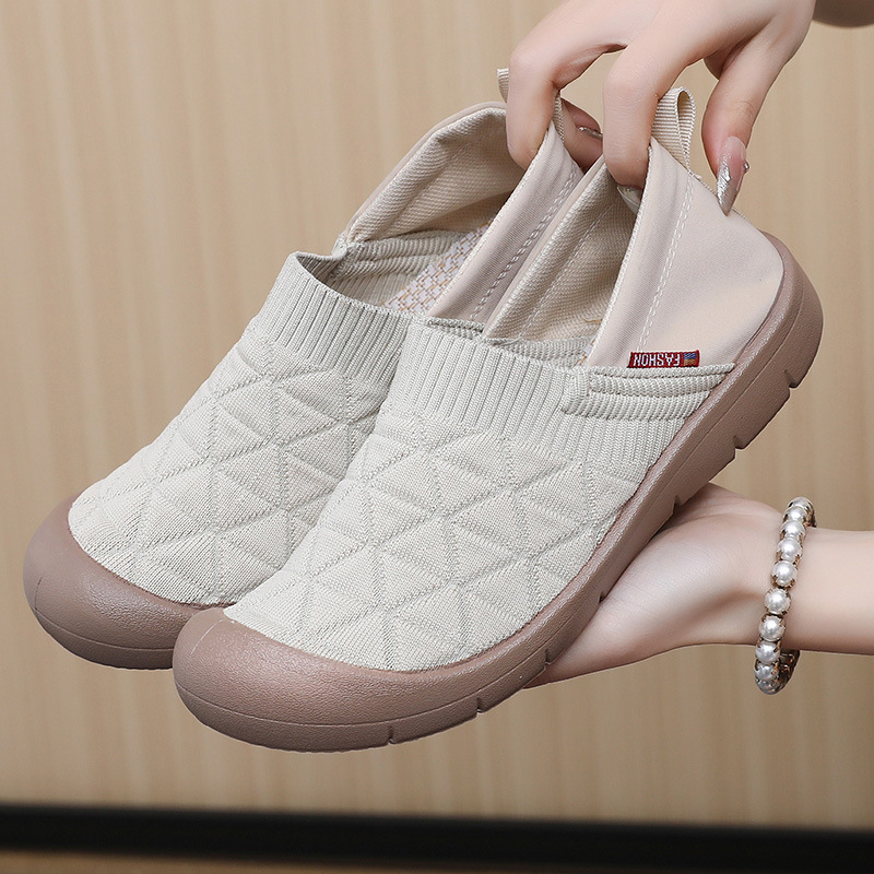 Foreign Trade Spring New Old Beijing Cloth Shoes Women's Casual sneaker Slip-on Comfortable All-match Non-slip Mother Shoes Foreign Trade Spring New Old Beijing Cloth Shoes Women's Casual sneaker Slip-on Comfortable All-match Non-slip Mother Shoes