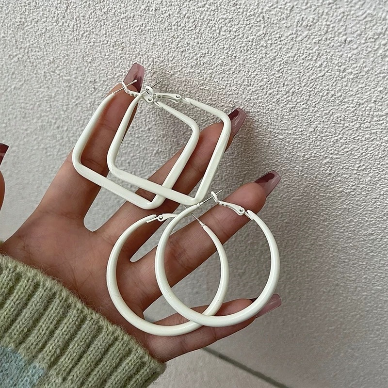 有点乖酷~复古奶白色方圆形耳环欧美夸张个性ins极简风格圈圈耳饰