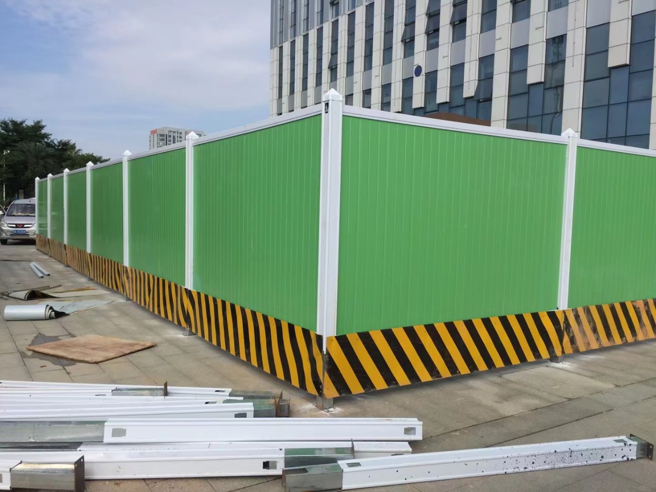 市政工程装配式pvc围挡施工挡板道路建筑工地临时彩钢隔离护栏-阿里巴巴