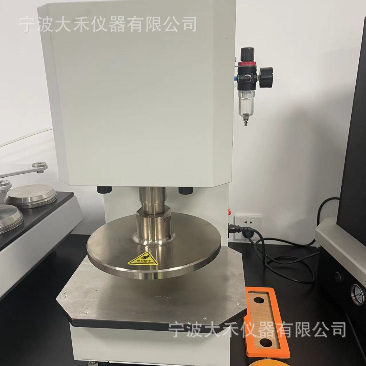 YG067型气动式裁切机 切片器 织物面料无纺布非织造布皮革取样刀