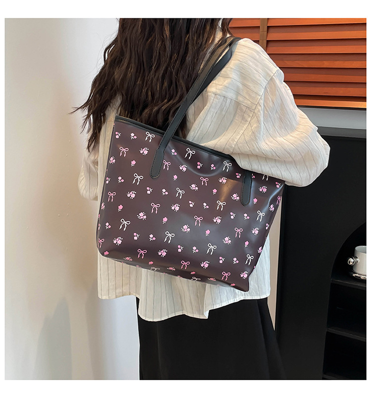 344g Weight Nylon Lining Material Sewing Thread Fashion Element Zipper Closure Type Double Shoulder Straps Strap Type Underarm Bag Bags Type Casual Occasion Pu Leather Material Heart Shape, Bow Knot Pattern All Seasons Season Women's Gender Vacation Style Square Shape Large Size Women's Large Pu Leather Heart Shape Bow Knot Vacation Sewing Thread Square Zipper Underarm Bag 6