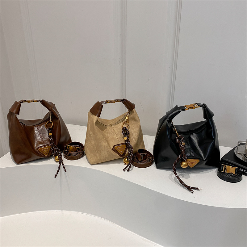 2025 nueva sensación de retro bolsos de mujer moda moda textura bolsos de hombro coreanos populares mochila de viaje