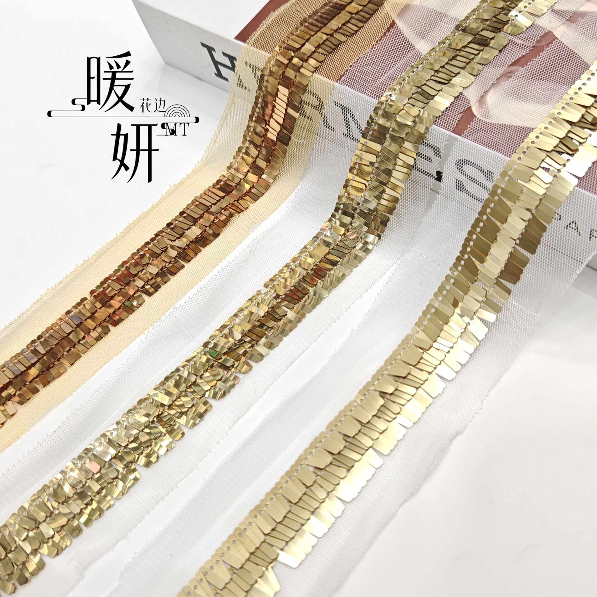 三排金色网布刺绣方形亮片辅料DIY手工织带帽子服饰表演服饰花边