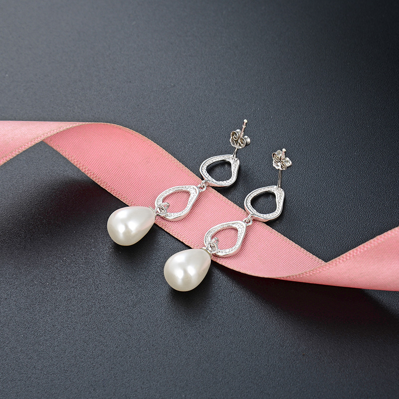 Transfronterizo personalizado estilo frío accesorios japonés y coreano perla pendientes de moda pendientes de las mujeres pendientes de la joyería al por mayor