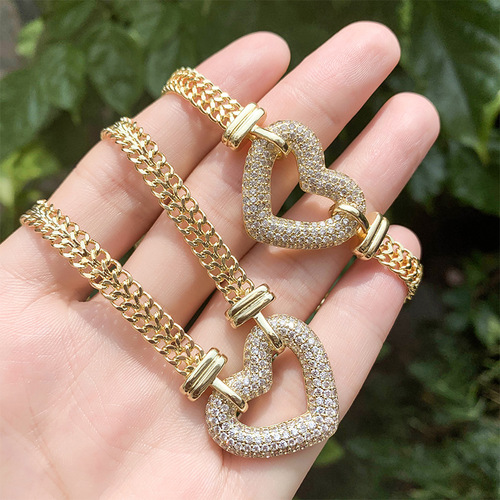 Korean Instagram-style cool, minimalist European-American fashion set featuring layered bold chains—plus a hip-hop-inspired, elegant gold heart-shaped necklace.