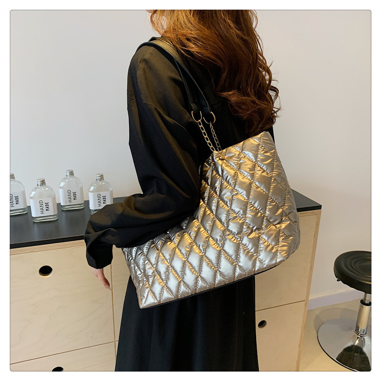 Large capacity tote for women 2024 new diamond grid shoulder women's cotton clothing bag, fashionable and trendy work_voghion.com