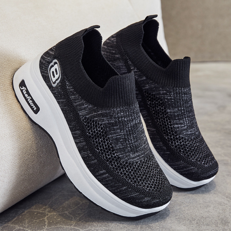 Zapatos al por mayor para mujer 2025 verano nuevo estilo crossover Flying Weaver zapatos de mujer suela gruesa realzados zapatos deportivos transpirables para mujer