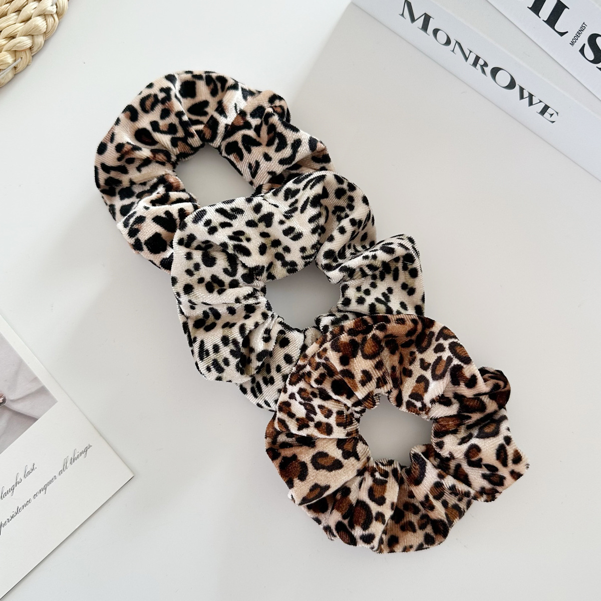 15g Weight Hair Tie Hair Accessories Type 1 Piece Quantity Flannel Material Leopard Pattern Autumn&Winter Season Women's Gender Vintage Style Style Autumn Winter Plaid Velvet Large Elastic Hair Band High Elasticity Hair Tail Hair Band Velvet Hair Accessories 14
