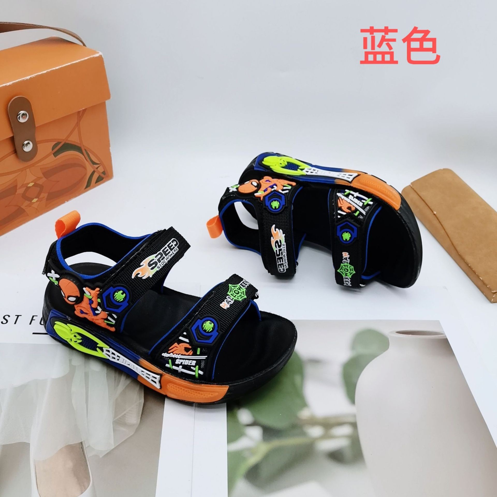 28-32 Tamaño de niños sandalias de verano antideslizante con suela suave para niños pequeños zapatos deportivos de playa de verano de secado rápido