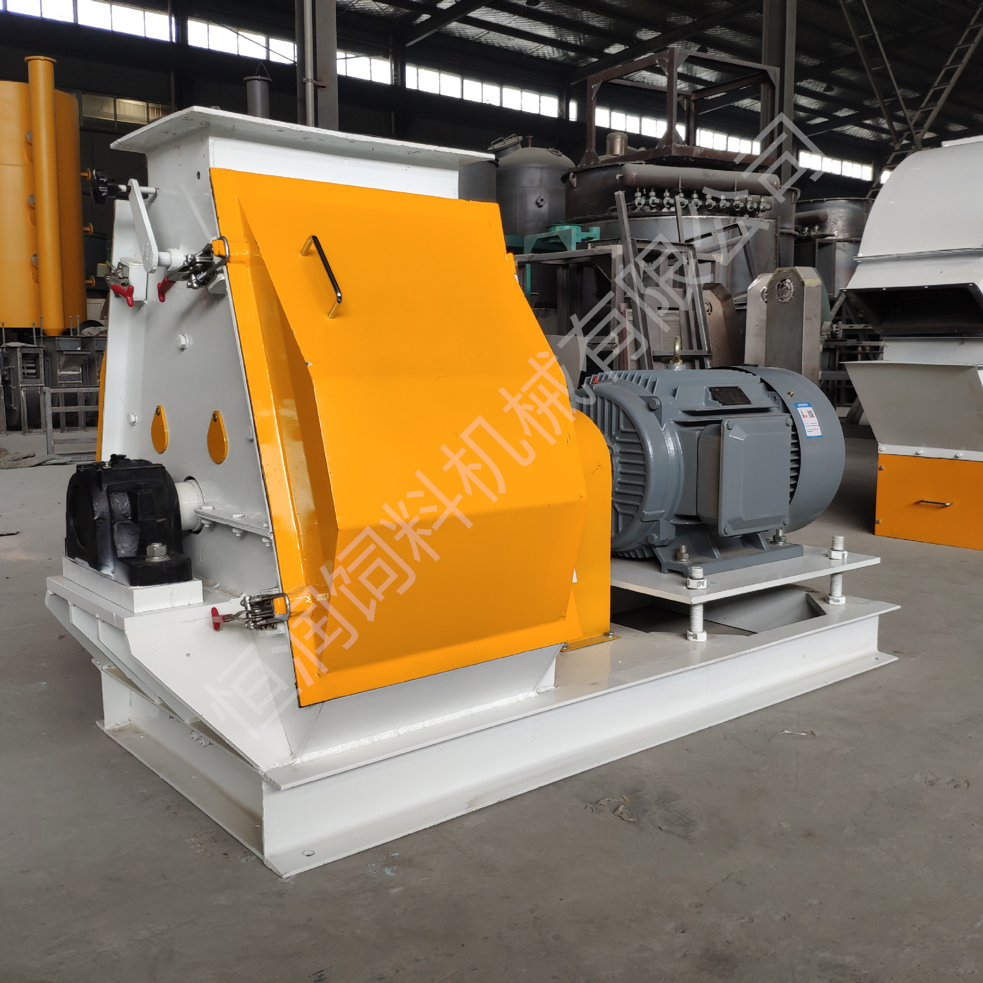 锤片式饲料粉碎机 大型饲料加工机组 恒润 时产3吨粉料饲料生产线