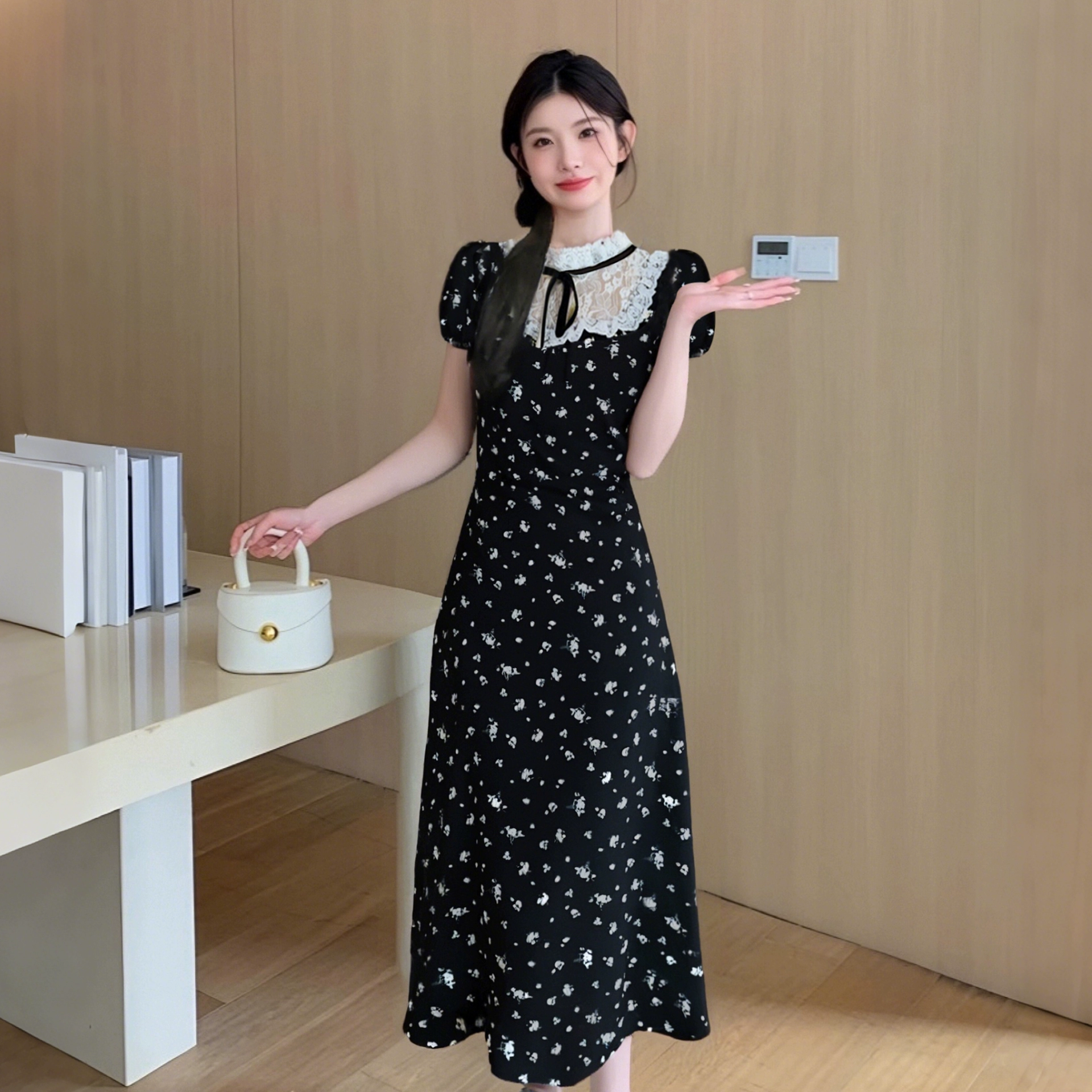 Черное платье с цветочным принтом на подкладке во французском стиле для перерыва на чай, маленькое черное платье трапециевидной формы с талией, короткая юбка для девочек D1326A