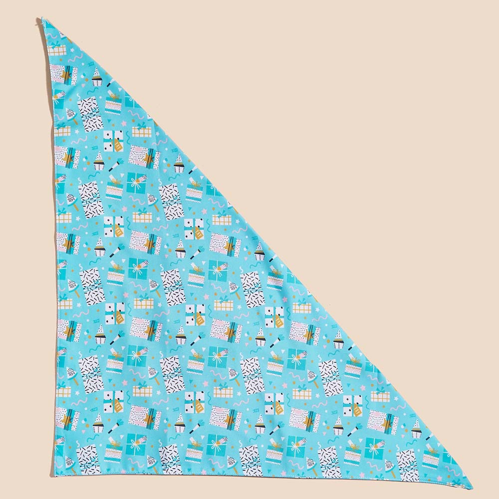 Tanpopo Spot Nuevo producto transfronterizo Toalla triangular de cumpleaños para perros de doble capa Bufanda para perros Toalla de saliva de cumpleaños