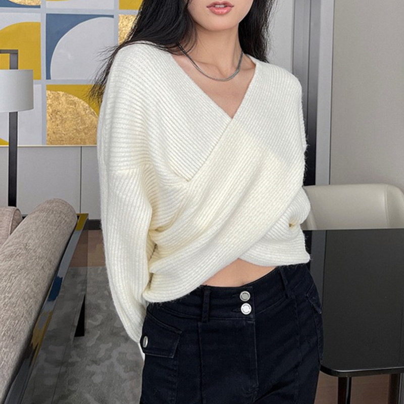 秋のvネックの底のニットの婦人服の秋冬の怠惰な風の上着のデザイン感は交差して不規則なセーターの潮があります。|undefined