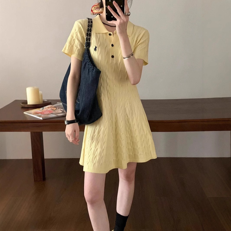 Twist Short-sleeved Knitted dress Spring Women's Version A Slim-fit Tight Waist Slimming Casual Polo Collar Knee-length Midi Dress Twist Short-sleeved Knitted dress Spring Women's Version A Slim-fit Tight Waist Slimming Casual Polo Collar Knee-length Midi Dress