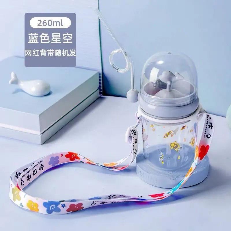 子供趣味ダイビングカップクジラ噴水カップ家庭用かわいい学生子供プラスチックカップ転倒防止携帯ストロー付き|undefined