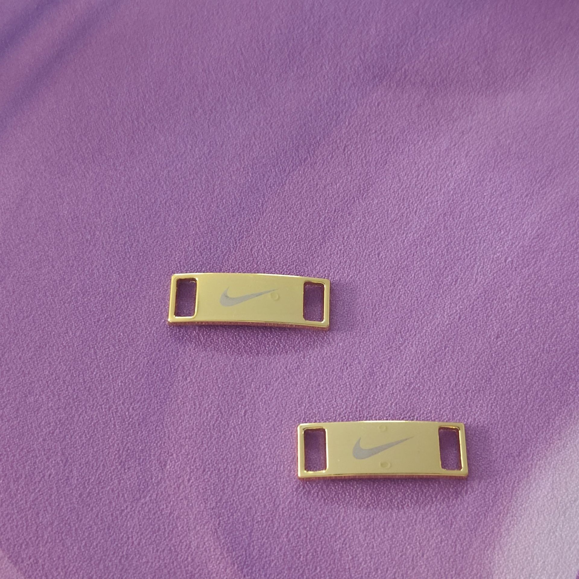 自作金属aj靴バックルランニング靴板靴鉄牌潮靴周辺個性ロゴ靴標