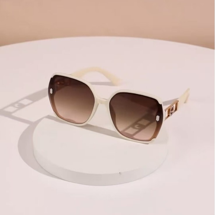 Cross-border New Style Sunglasses Women's Advanced Sense Glasses UV-resistant Sunglasses Large Frame Round Face Thin Sunscreen Sunglasses