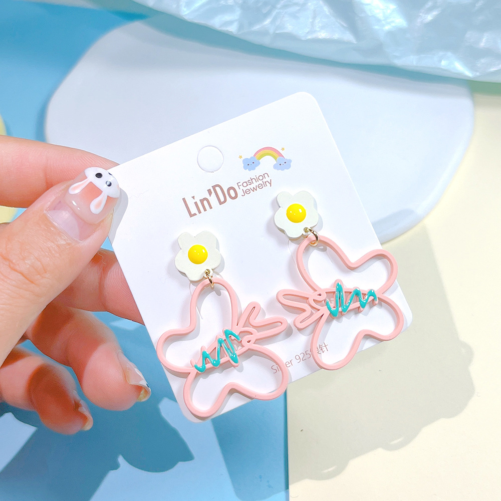 1 Paire Mignon Fleur Papillon Peinture En Aérosol Placage Alliage Boucles D'oreilles display picture 4