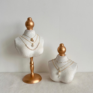 ����ʽ��[��չʾ���Ʒ��м��������ģֱ��չʾ���ռ{����