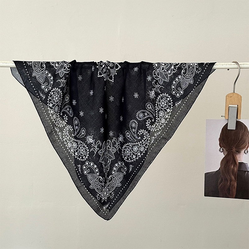 Poco a poco se convierte en flores negras