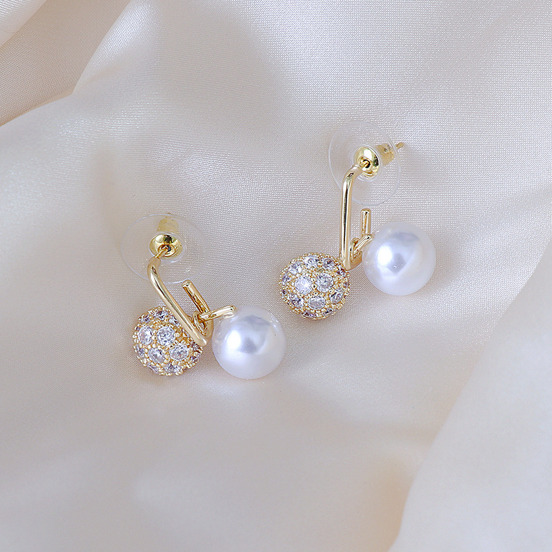 Pearl Earrings With Diamonds Women's Retro Copper Earrings display picture 3