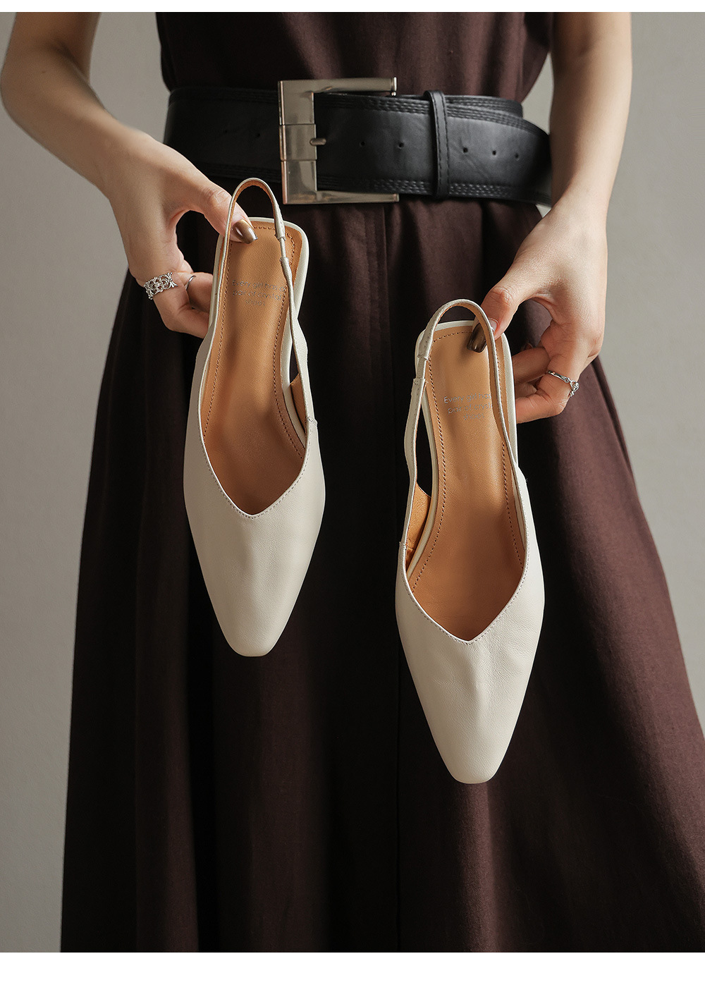 Sandal nữ da bò mũi trùm quai chữ V đế bệt phong cách Hàn Quốc — đen chi tiết 2