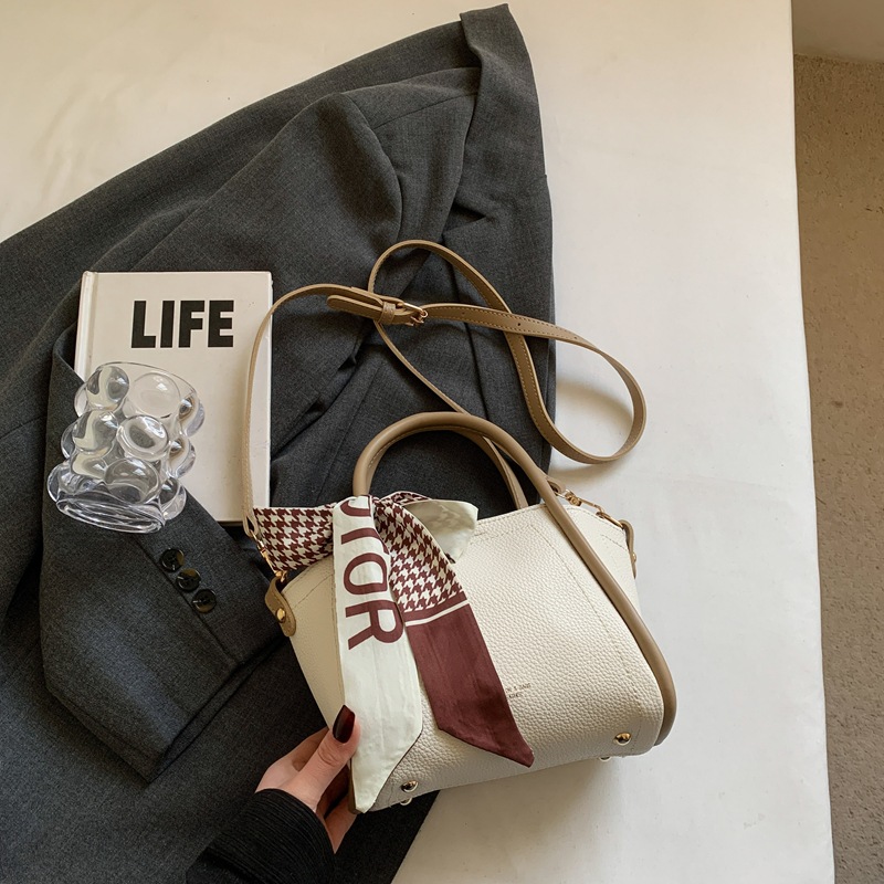 Bolso de cesta de verduras portátil de estilo explosivo de comercio exterior para mujer 2025 nuevo bolso de hombro casual de todo fósforo bolso de cubo de mensajero coreano