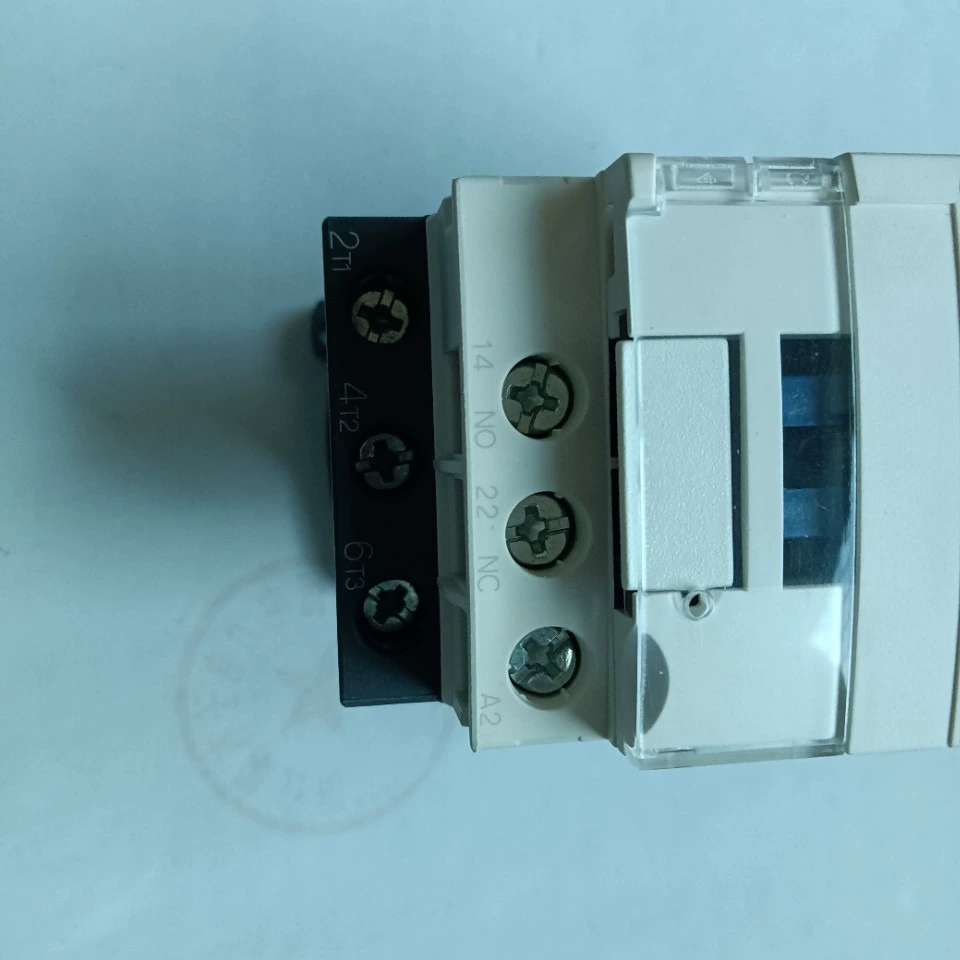 Совершенно новый оригинальный контактор LC1D09M7C