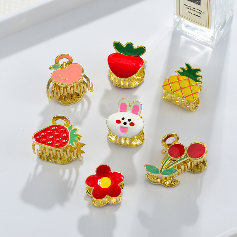 Small cute crab pin