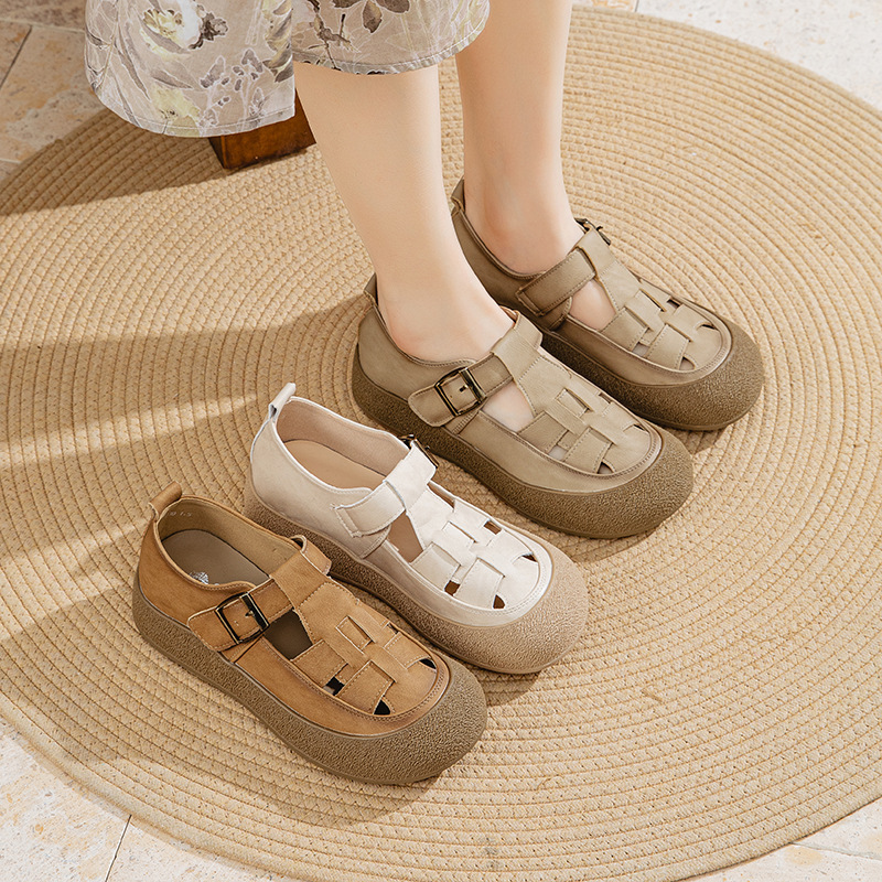 Flat Roman Sandals for Women 2025 Summer Soft-Soled Closed-Toe Mom's Clogs Breathable Hollow-Out Design Suitable for Outdoor Wear Flat Roman Sandals for Women 2025 Summer Soft-Soled Closed-Toe Mom's Clogs Breathable Hollow-Out Design Suitable for Outdoor Wear