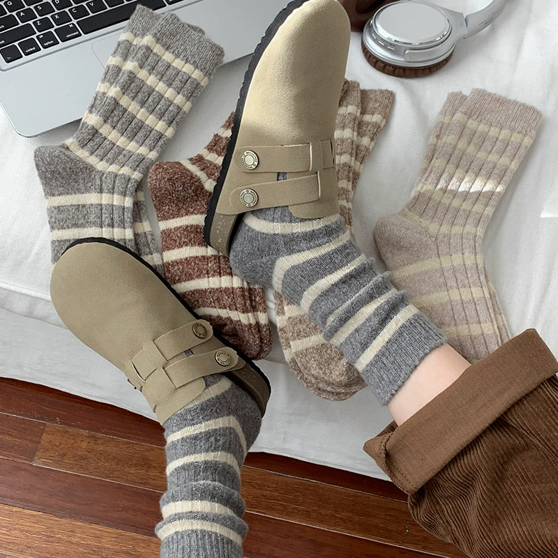 Demi-season keep warm woolen Japanese velvet winter socks, mid-length
