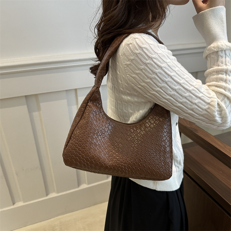 Woven diamond pattern fashion commuting large capacity leisure new retro leisure fashion underarm support shoulder bag women_voghion.com
