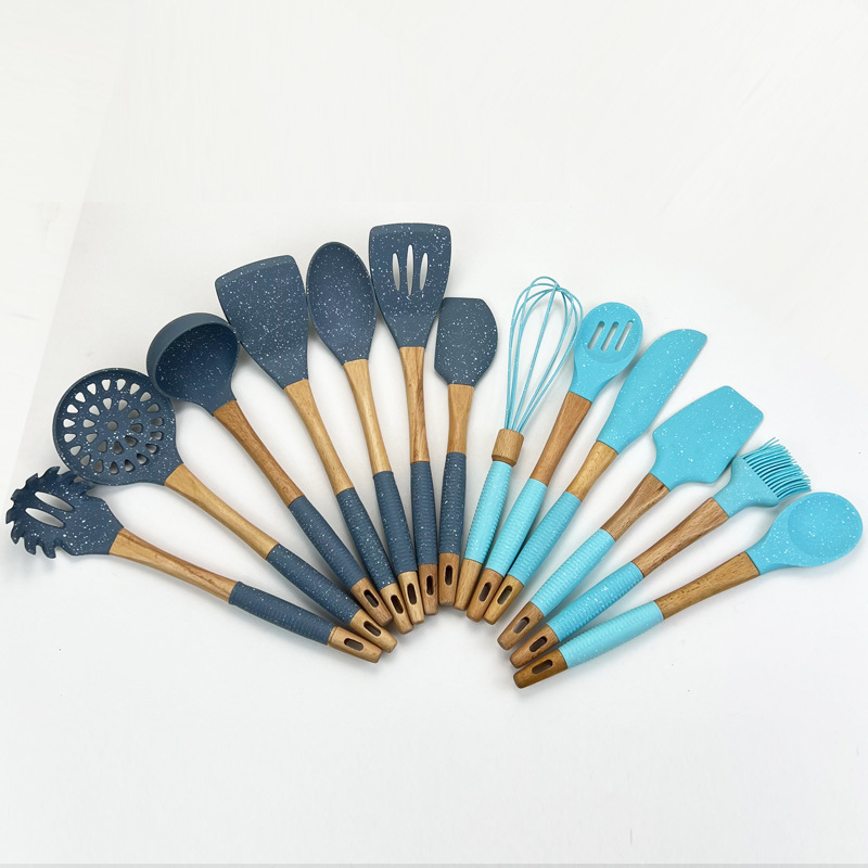 Punto de pulverización transfronterizo utensilios de cocina de silicona juego de 13 piezas mango de madera de haya espátula de silicona de cocina herramientas de horneado de silicona personalizadas