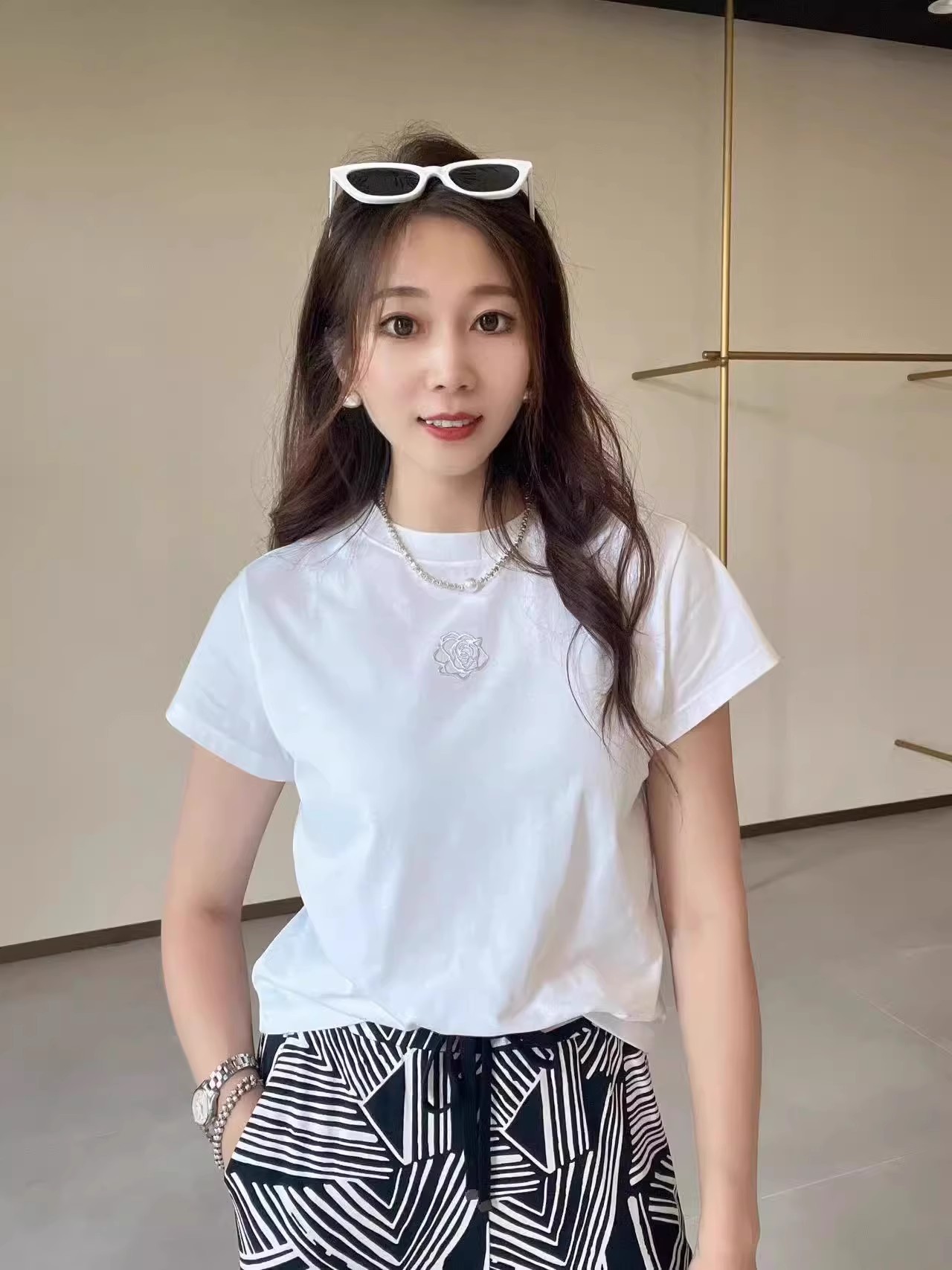 Áo thun nữ cổ tròn cotton thêu hoa hồng tay ngắn — Màu đen ngọt ngào chi tiết 7
