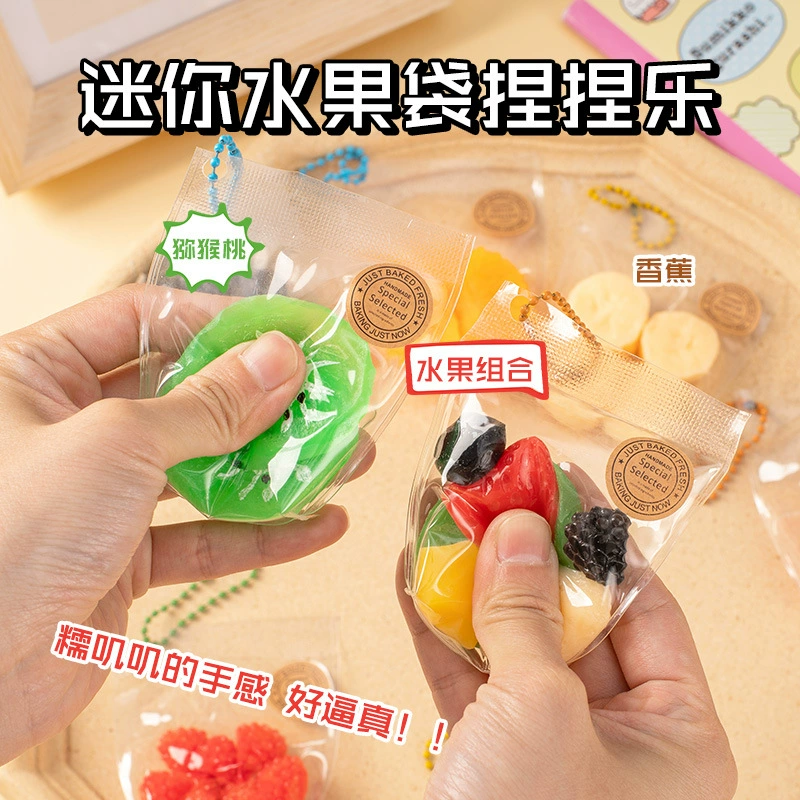 Маленькая красная книга того же симуляционного фруктового мешка