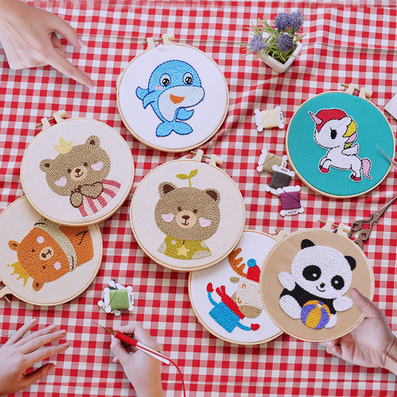 Bordado hecho a mano material de bricolaje Paquete de dibujos animados unicornio poke bordado Lu bordado ruso poke lana pintura colgante