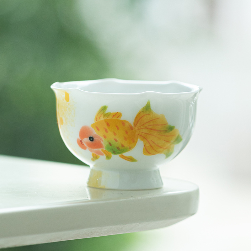 琉璃黄手绘兰寿金鱼茶杯釉下彩陶瓷茶具主人杯可爱小鱼品茗杯茶盏