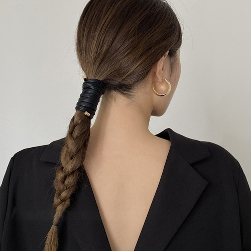 Niche ins temperament leather hair band hair twister Korean simple design back head hair accessories wholesale for women