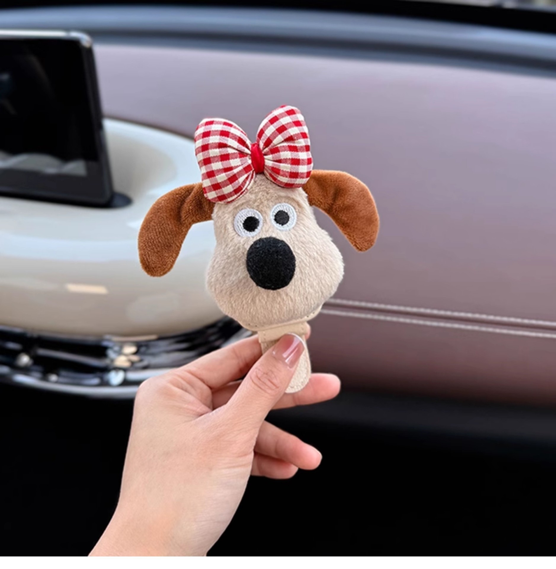 Car-Mounted Glasses Clip for Use in the Car, Sunglasses Holder, Sun Visor Magnetic Clip, Cute Decorative Accessory for Women