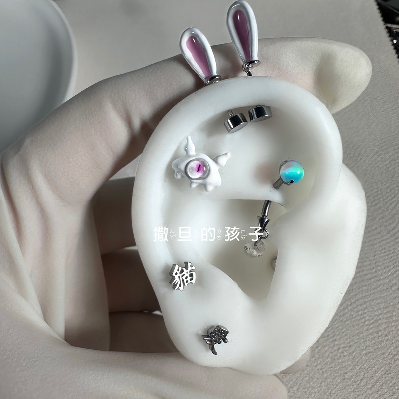 うさぎソースピアス、耳骨ピアス、甘くてクールなうさぎ耳ピアス、耳骨ピアス、エルフ耳|undefined