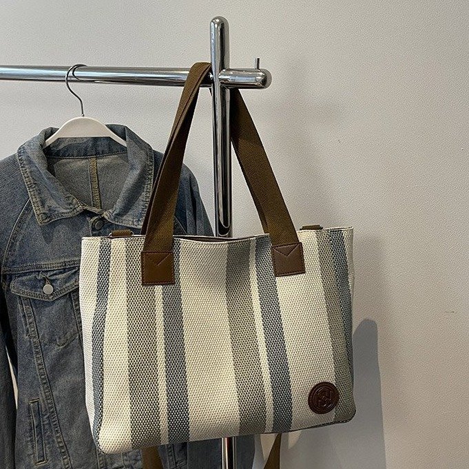 Muestra tu personalidad y deja que los bolsos de mujer se conviertan en tu logotipo