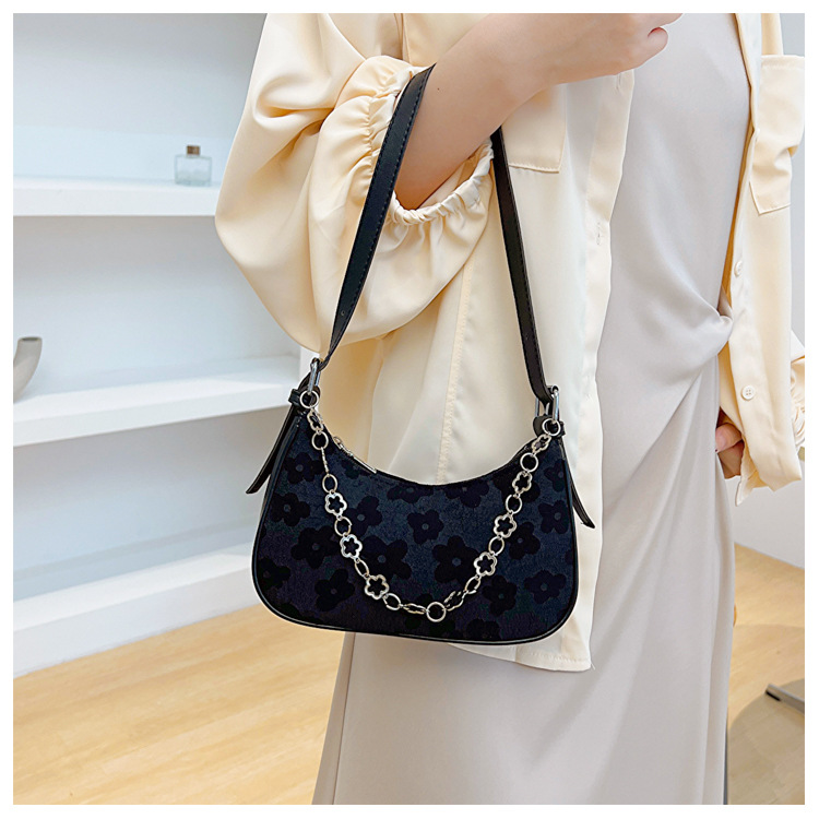 2023 Autumn New Fashion Simple Shoulder Bag Chain Trendy Underarm Bag Western Style Women's Bag Simple Crescent Bag Women_voghion.com