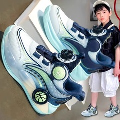 男の子の靴2025年の新型の春の子供のネットの運動靴の中で大きい子供の軽やかな衝撃のランニングのバスケットボールの靴