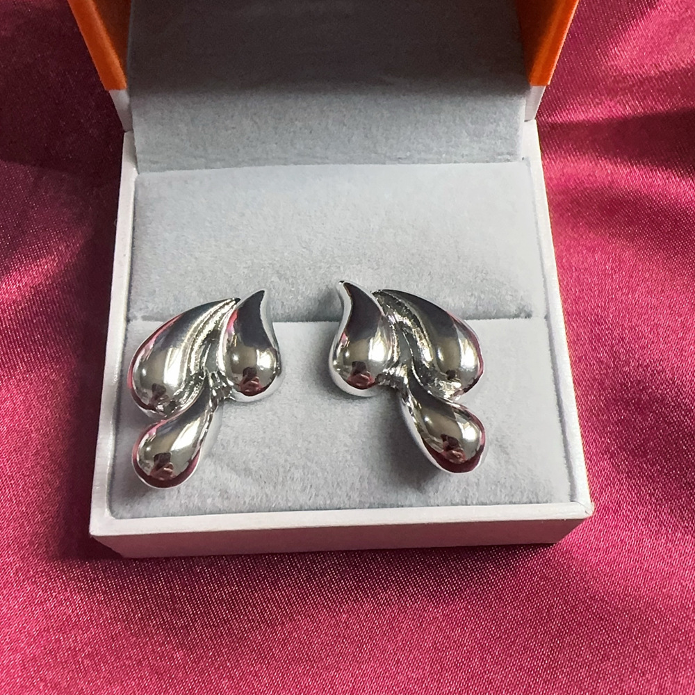 2024 nueva moda personalidad simple pendientes de gota de agua irregular nicho universal pernos de temperamento