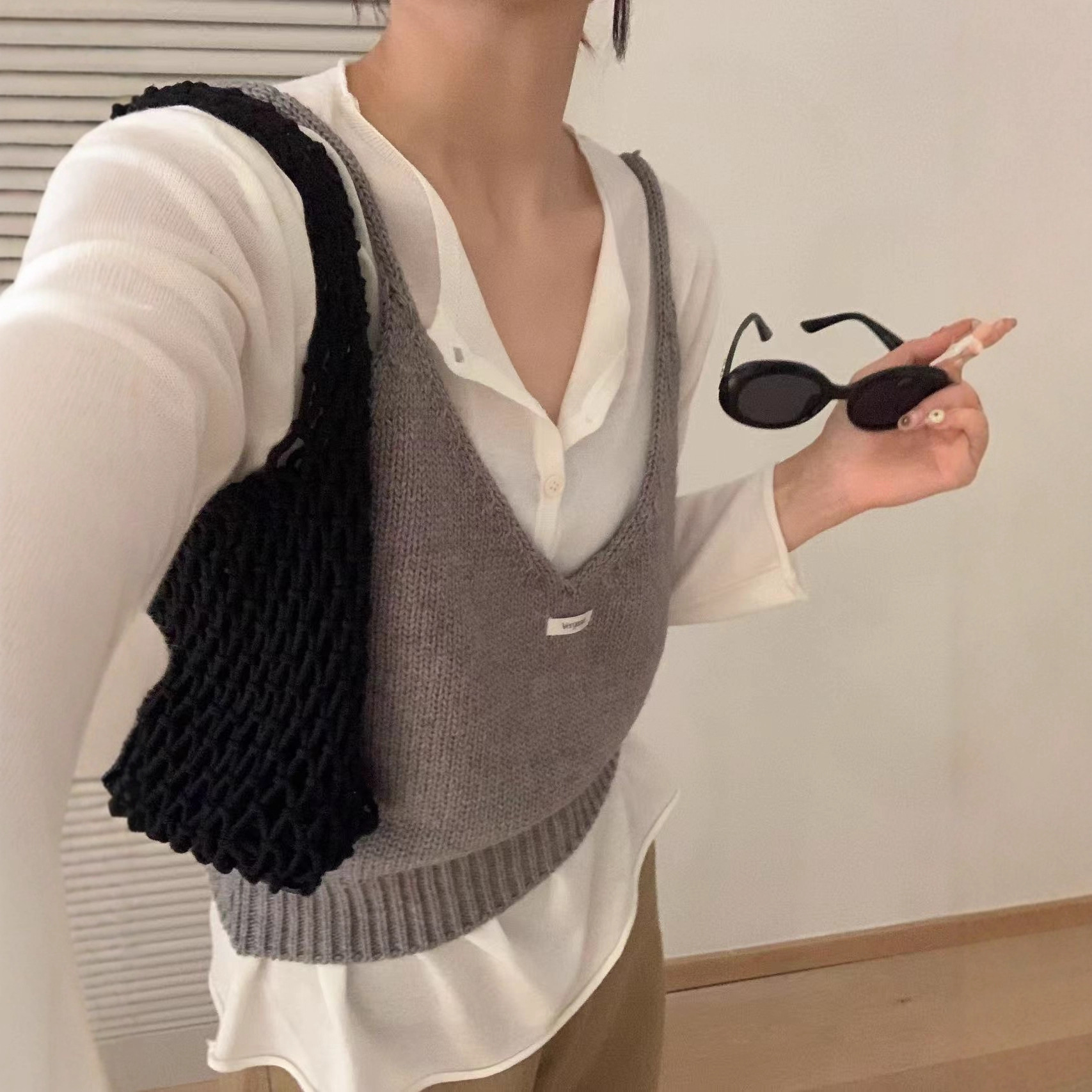 韩标收腰针织吊带背心女内搭v领百搭黑色修身露背上衣潮G1464
