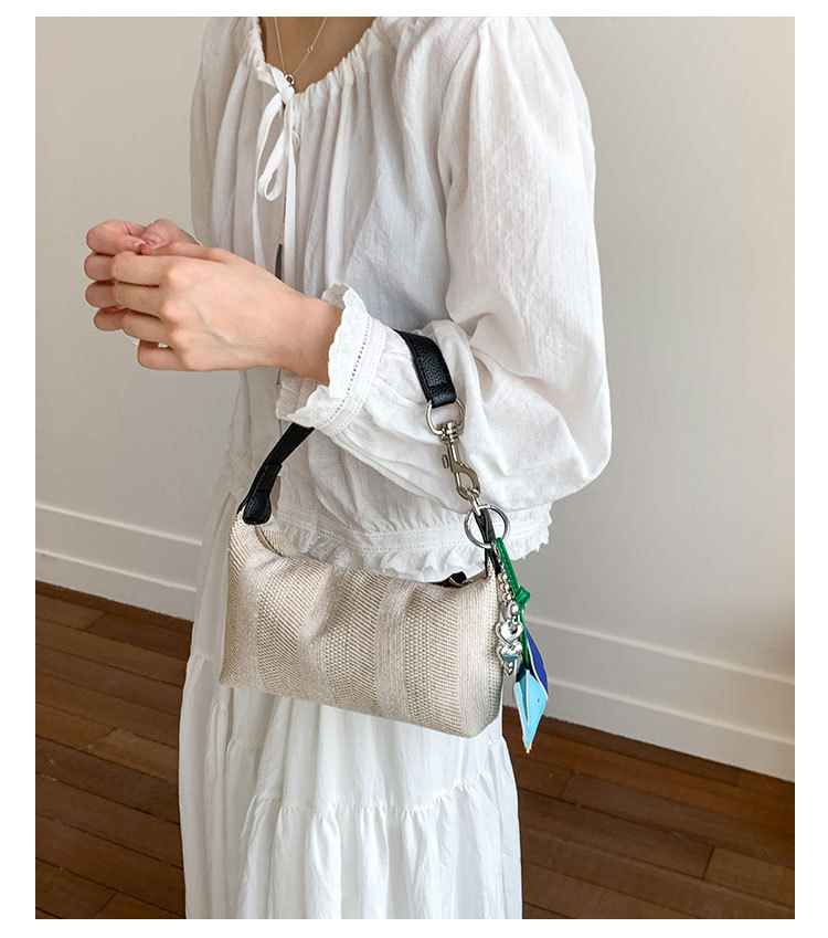A simple, versatile, fashionable and trendy solid-color underarm bag for women, a new summer 2025 stylish and casual woven single-shoulder crossbody bag undefined