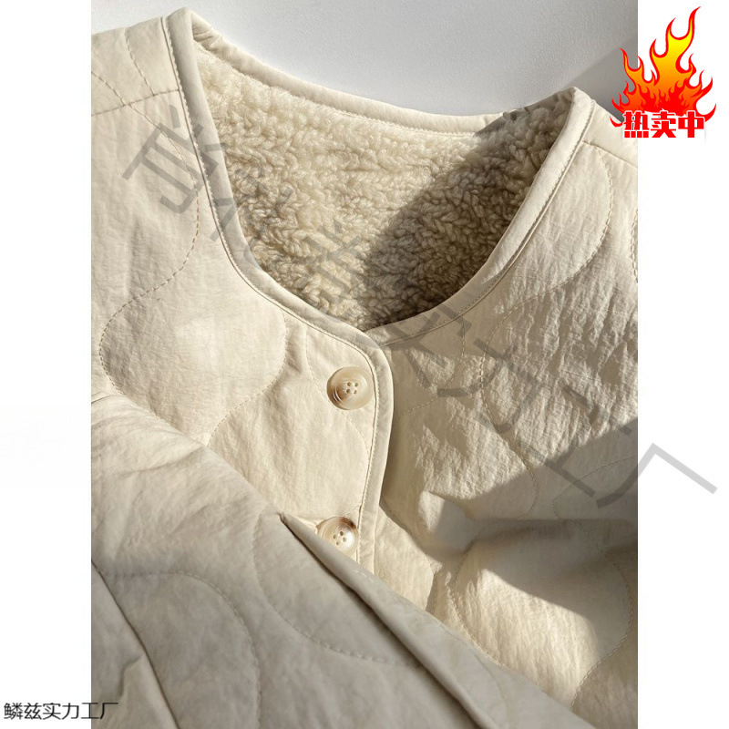 New Style down Lining Vest for Women, Suitable for Autumn and Winter, Quilted Lamb Wool, Practical Reversible Design, Specifically for Vests New Style down Lining Vest for Women, Suitable for Autumn and Winter, Quilted Lamb Wool, Practical Reversible Design, Specifically for Vests