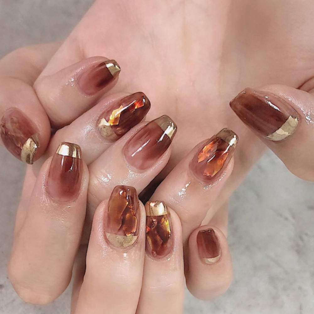 Ventas transfronterizas calientes elegante temperamento de manicuras ámbar bordes franceses desnudos lujosos parches de uñas de color universal