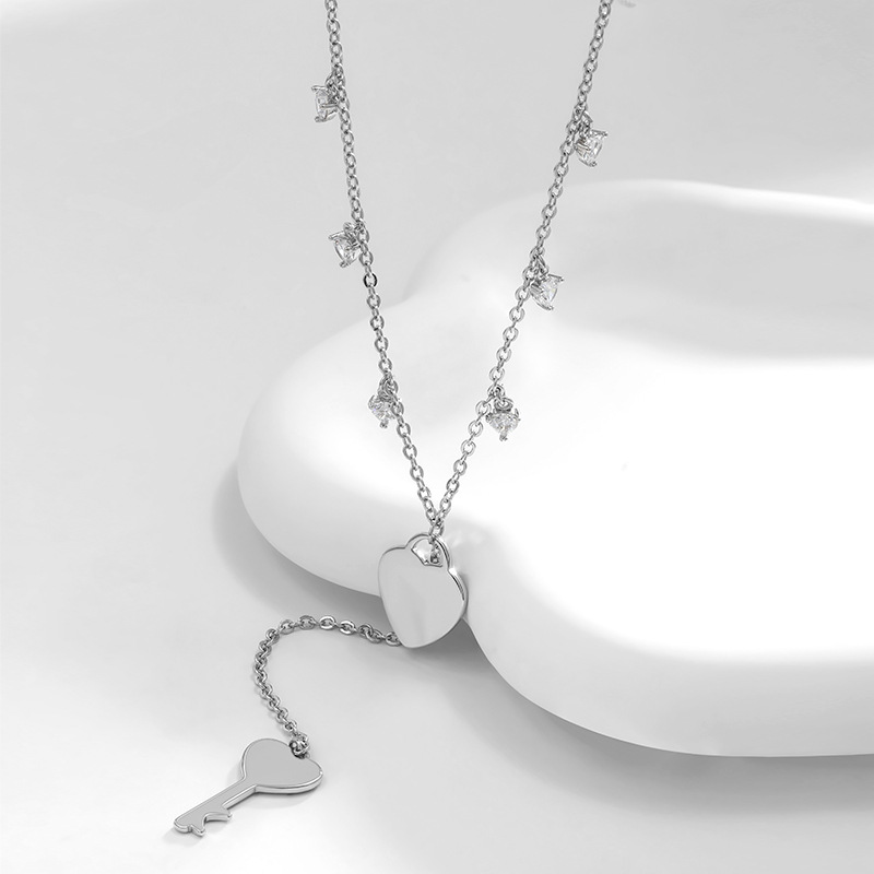 Joyería de Xuking moda europea y americana encantadora temperamento clavícula cadena simple frío estilo nicho en forma de corazón collar de acero inoxidable para las mujeres