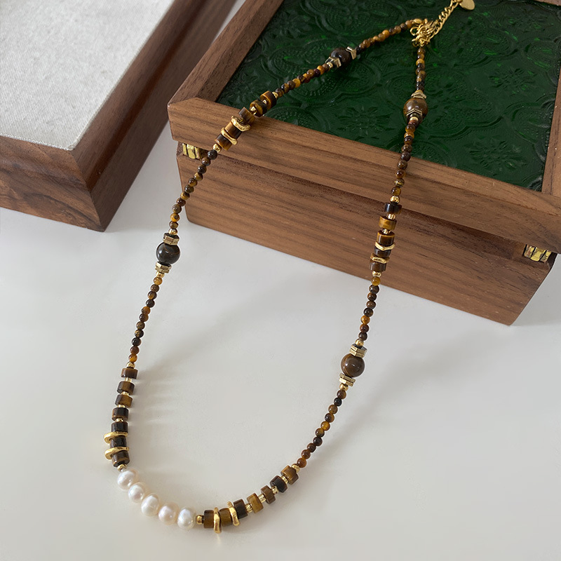 Collar con cuentas de ojo de tigre Maillard Cadena de suéter de otoño e invierno de alta calidad Acero de titanio Cadena de clavícula de piedra natural retro de lujo ligero